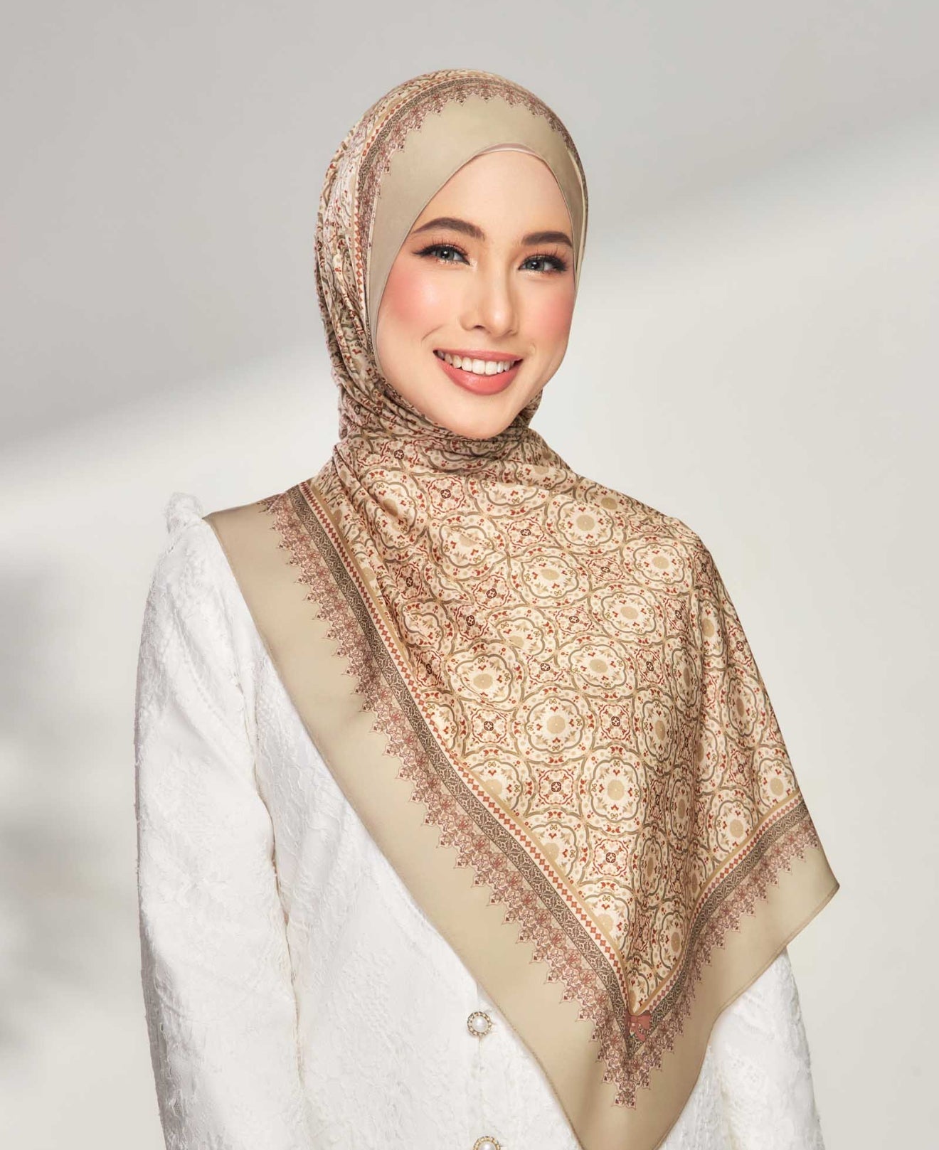 Maryam in Dainty Cotton Shawl