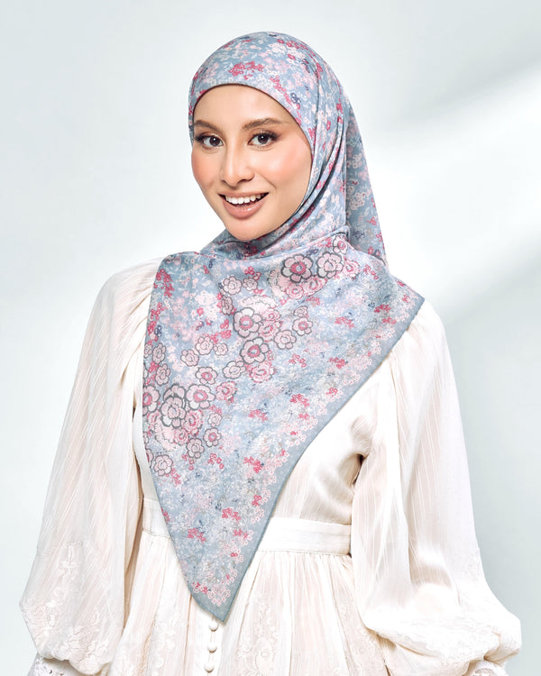 Bloomie in Lunablue Sky