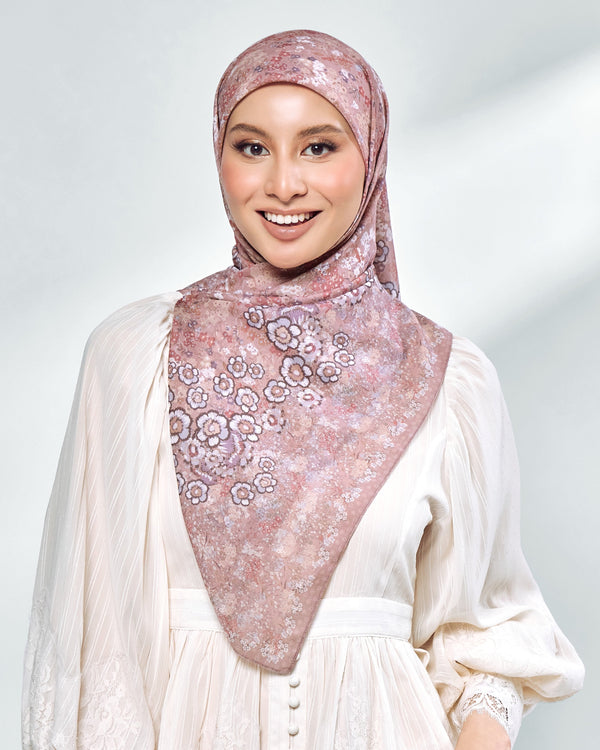 Bloomie in Maple Blushie