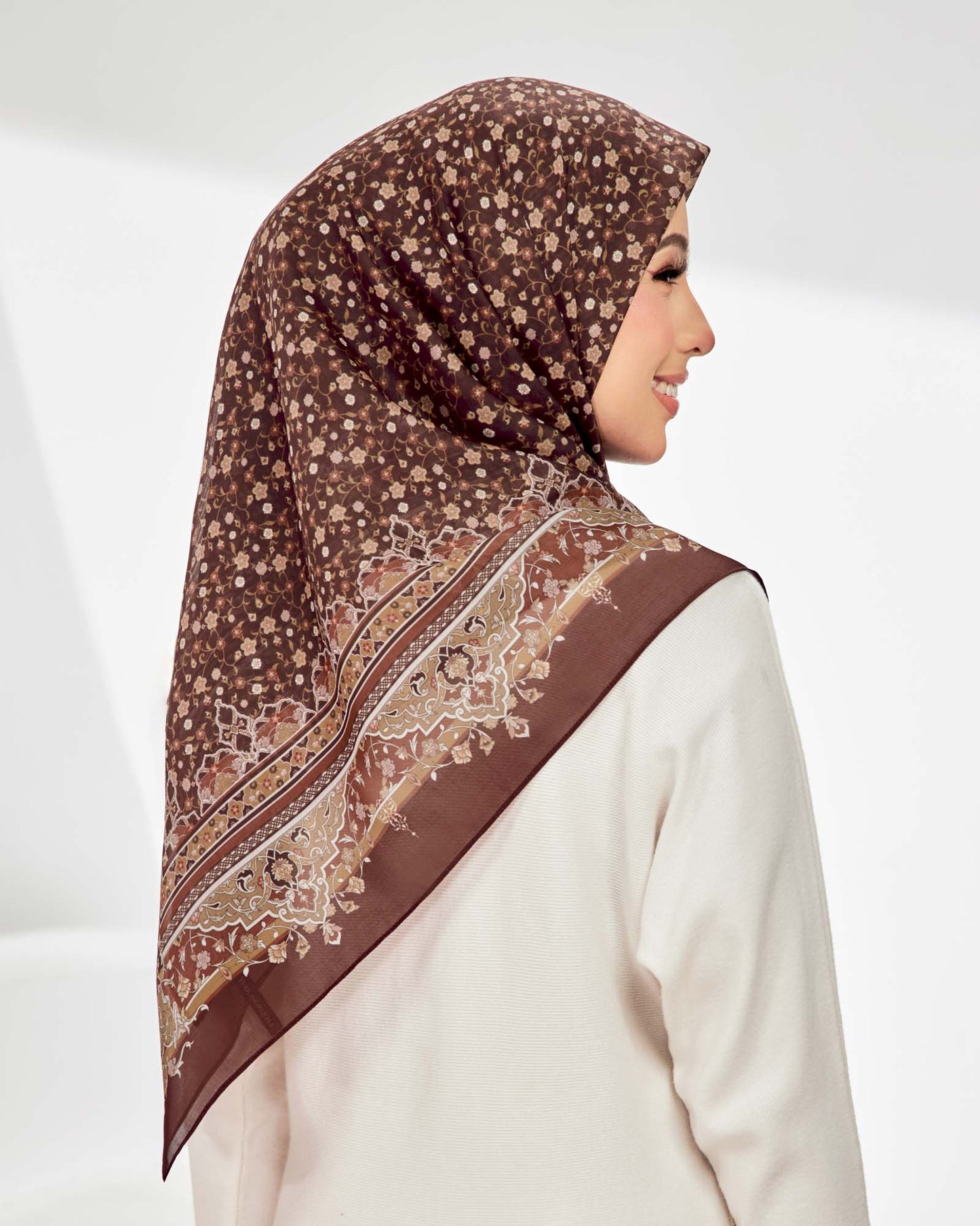 Tahzeeb in Buniya Mahogany