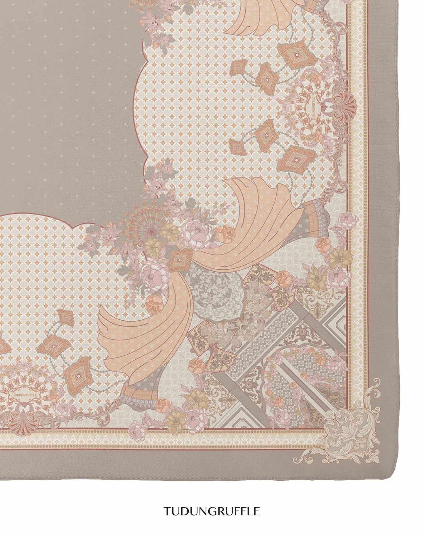 Che Siti in Chempaka Gray