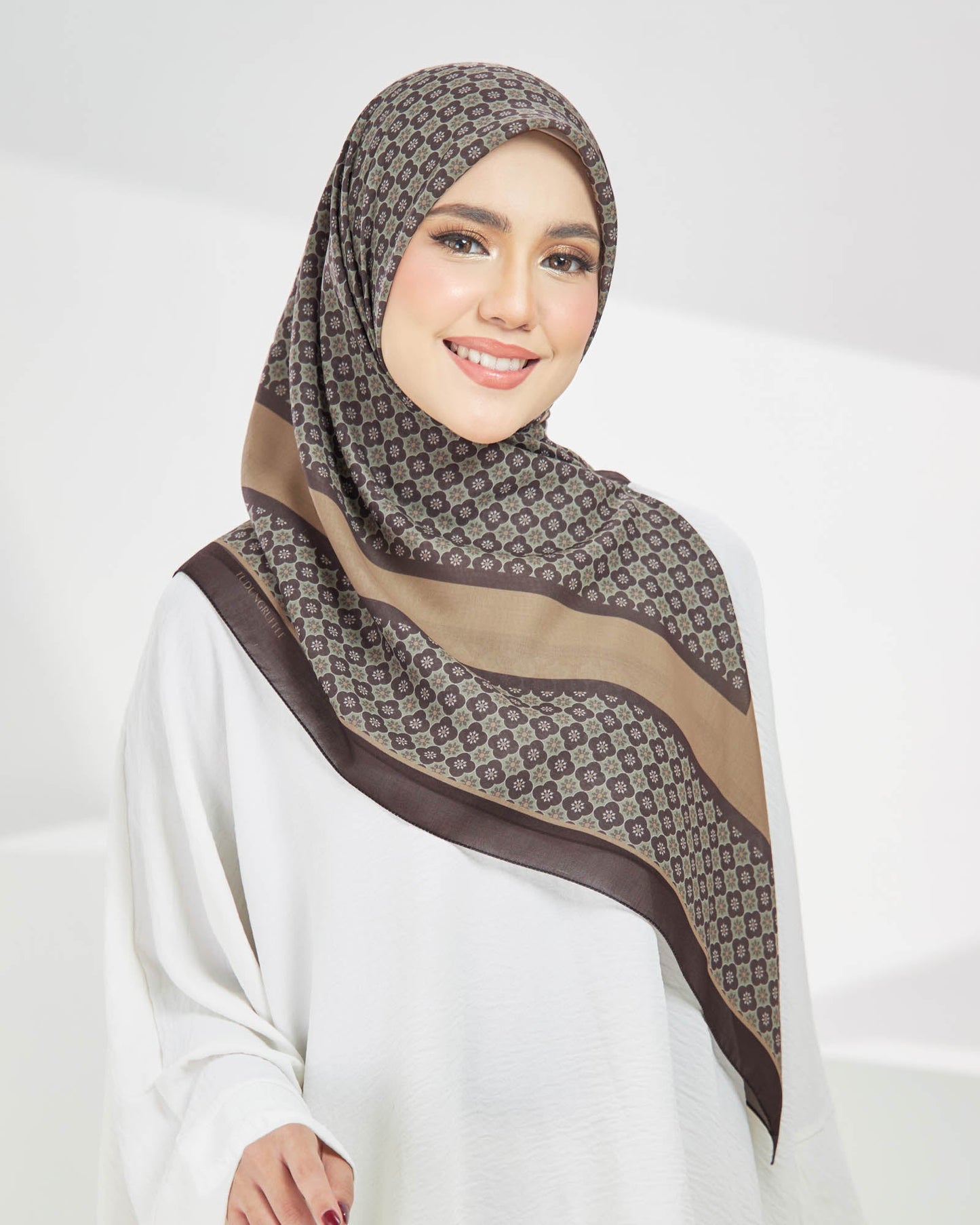 Zellij Square in  Granite Brown