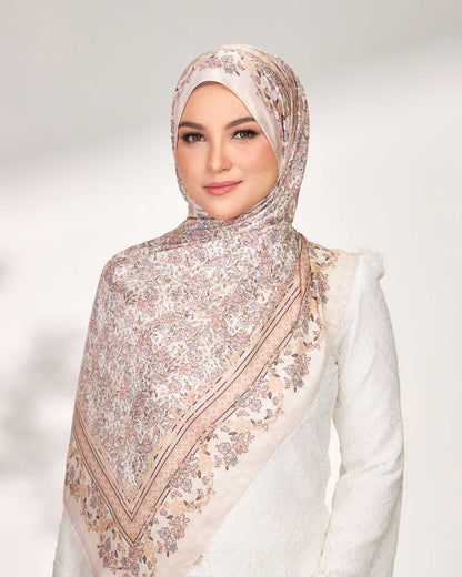 Kesuma in Daisy Satin Shawl
