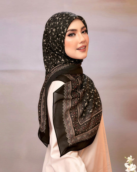 Aurelie in Dazzle Black