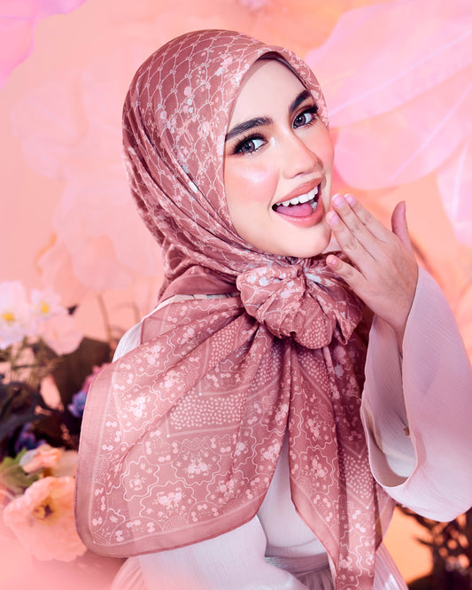 Laura in Everlast Pink