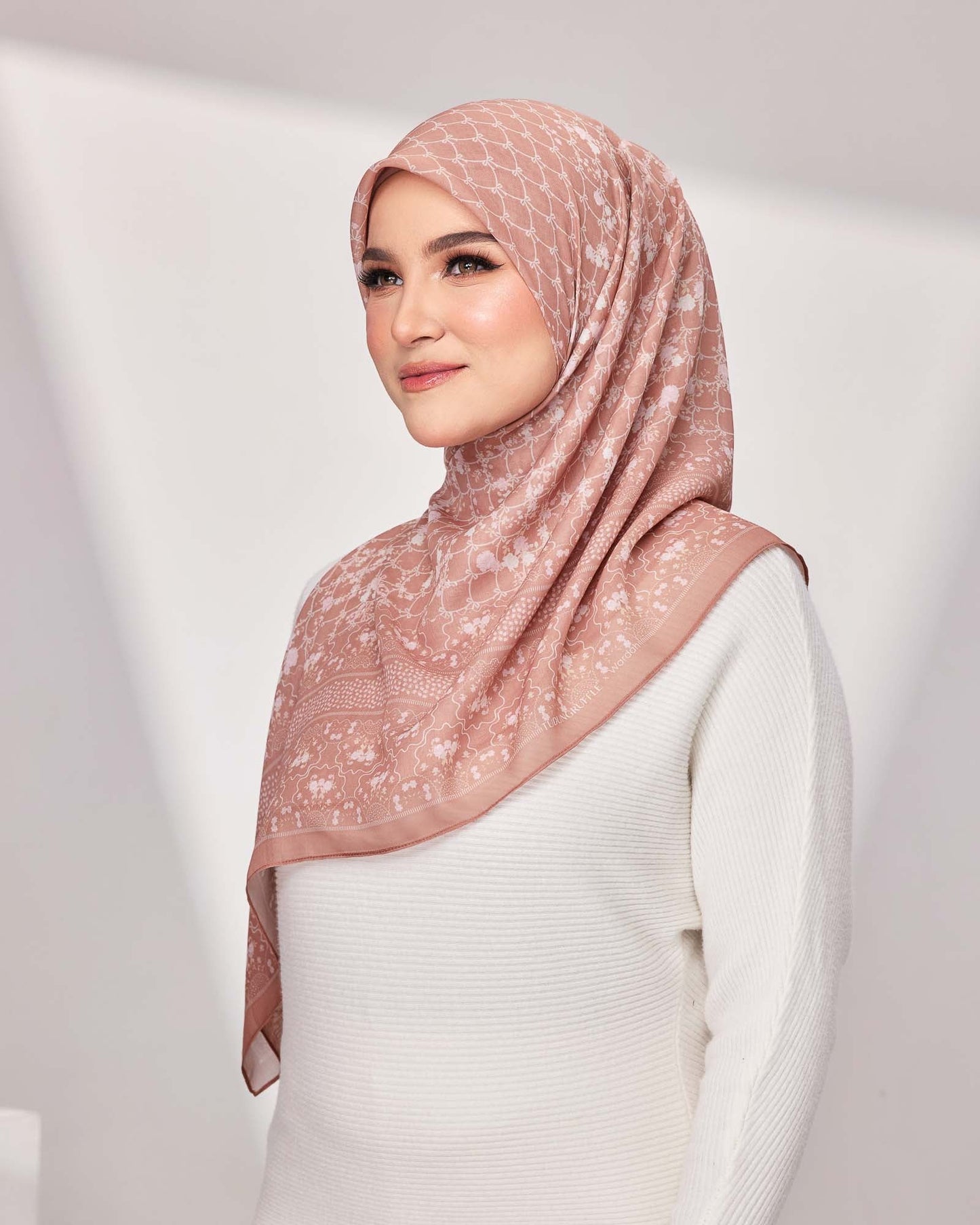 Laura in Everlast Pink