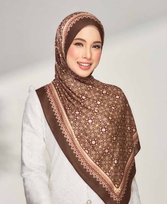 Maryam in Devote Cotton Shawl
