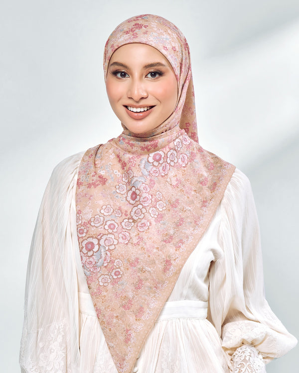 Bloomie in Honeybell Cream