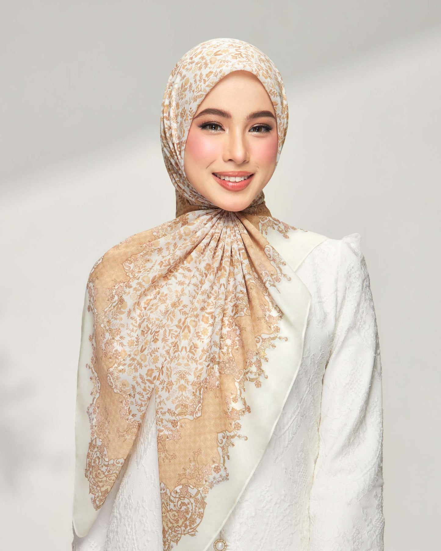 Henna in Lace Satin Square