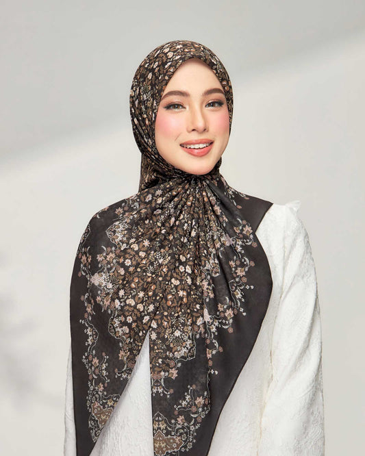 Henna in Noir Satin Square