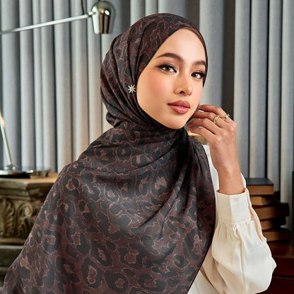 Royale Leopard Shawl in Safari