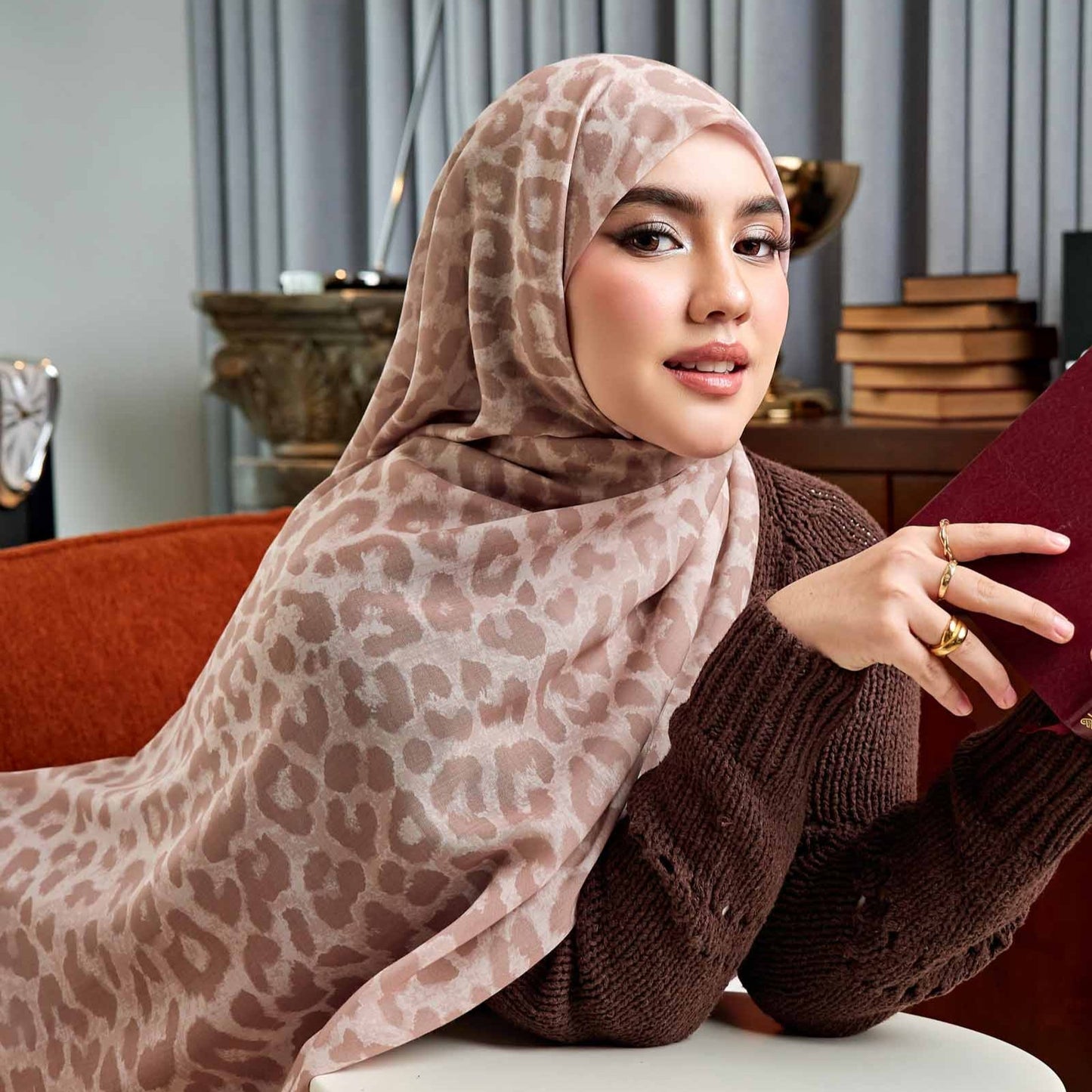 Royale Leopard Shawl in Savannah