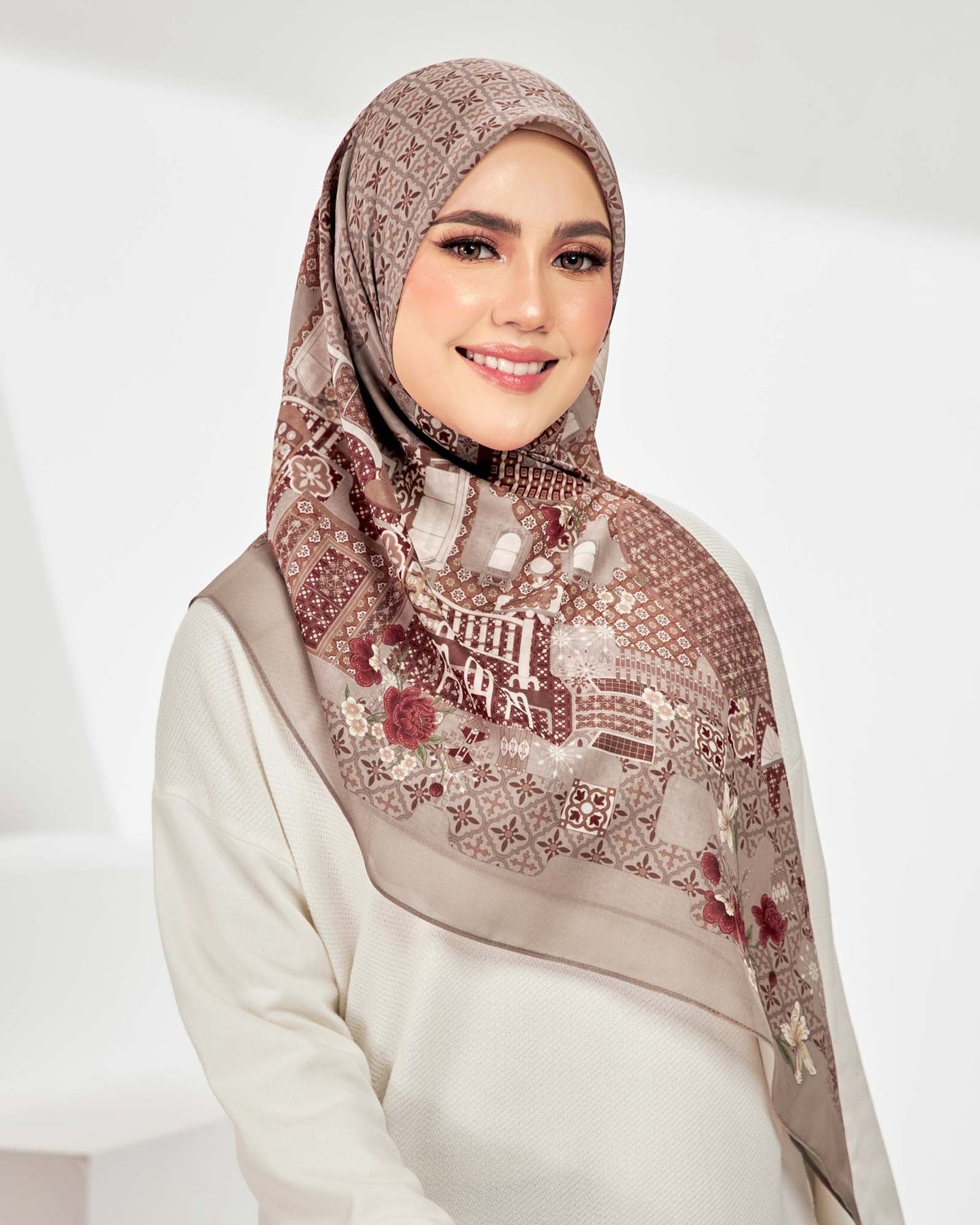 Cheritera in Sayong Taupe