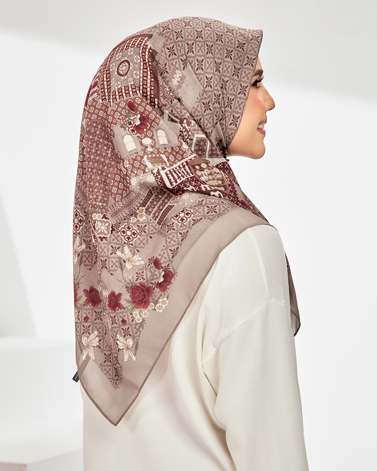 Cheritera in Sayong Taupe