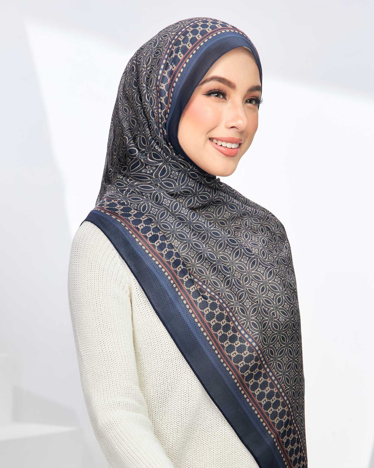 Arista in Bluelatte Cotton Shawl
