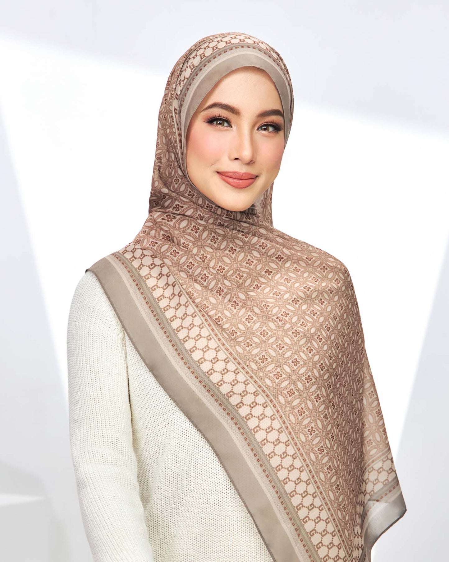 Arista in Dalgona Cotton Shawl