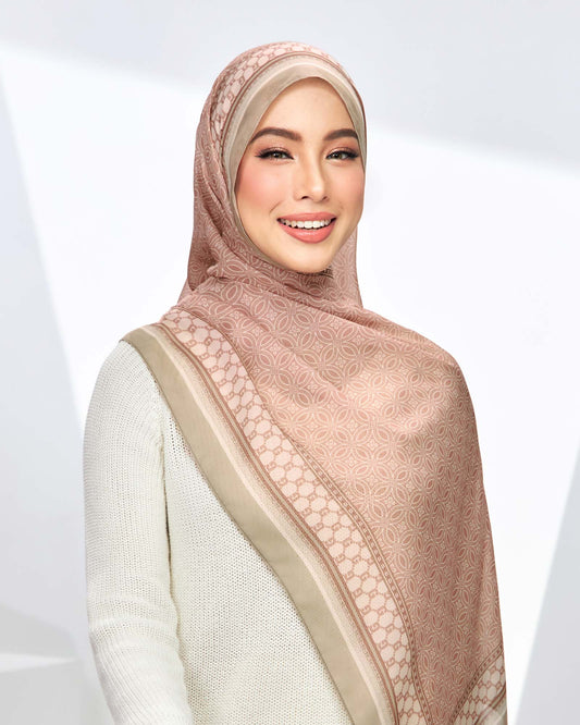 Arista in Milky Cotton Shawl