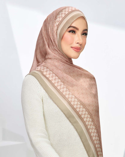 Arista in Milky Cotton Shawl