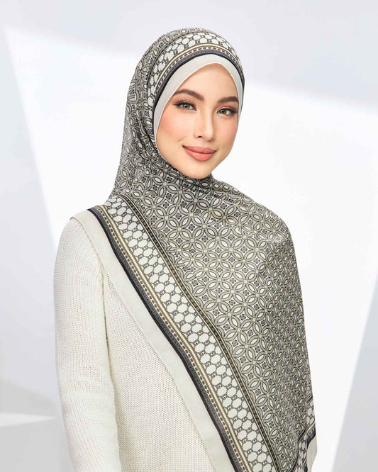 Arista in Vanilla Cotton Shawl