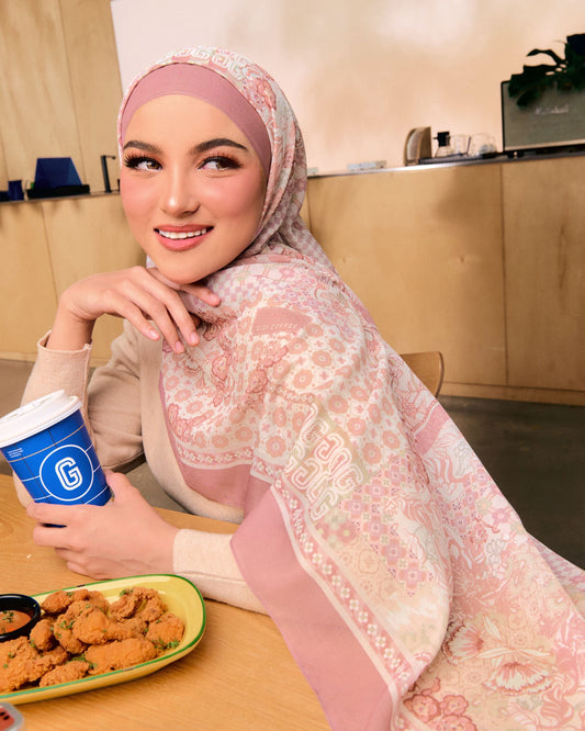 Praline in Strawberry Shawl