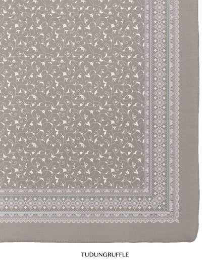 Aurelie in Silver Cloud