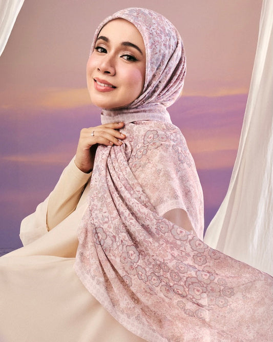 Bloomie in Snowie Lace