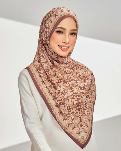 Kueh in Sweet Brownies Shawl