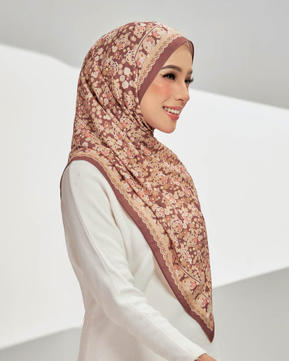 Kueh in Sweet Brownies Shawl