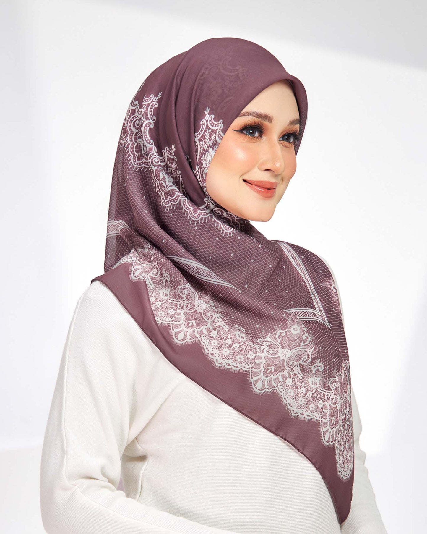 Chantilly in Velvet Cream