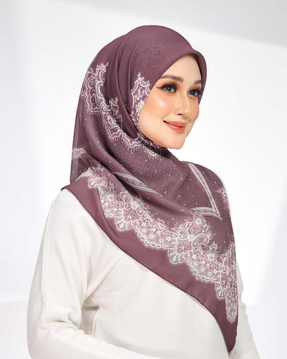 Chantilly in Velvet Cream