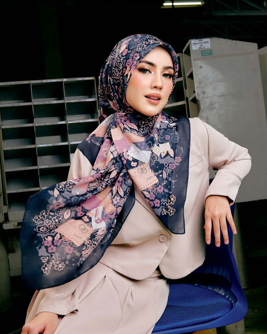 Warkah in Navy