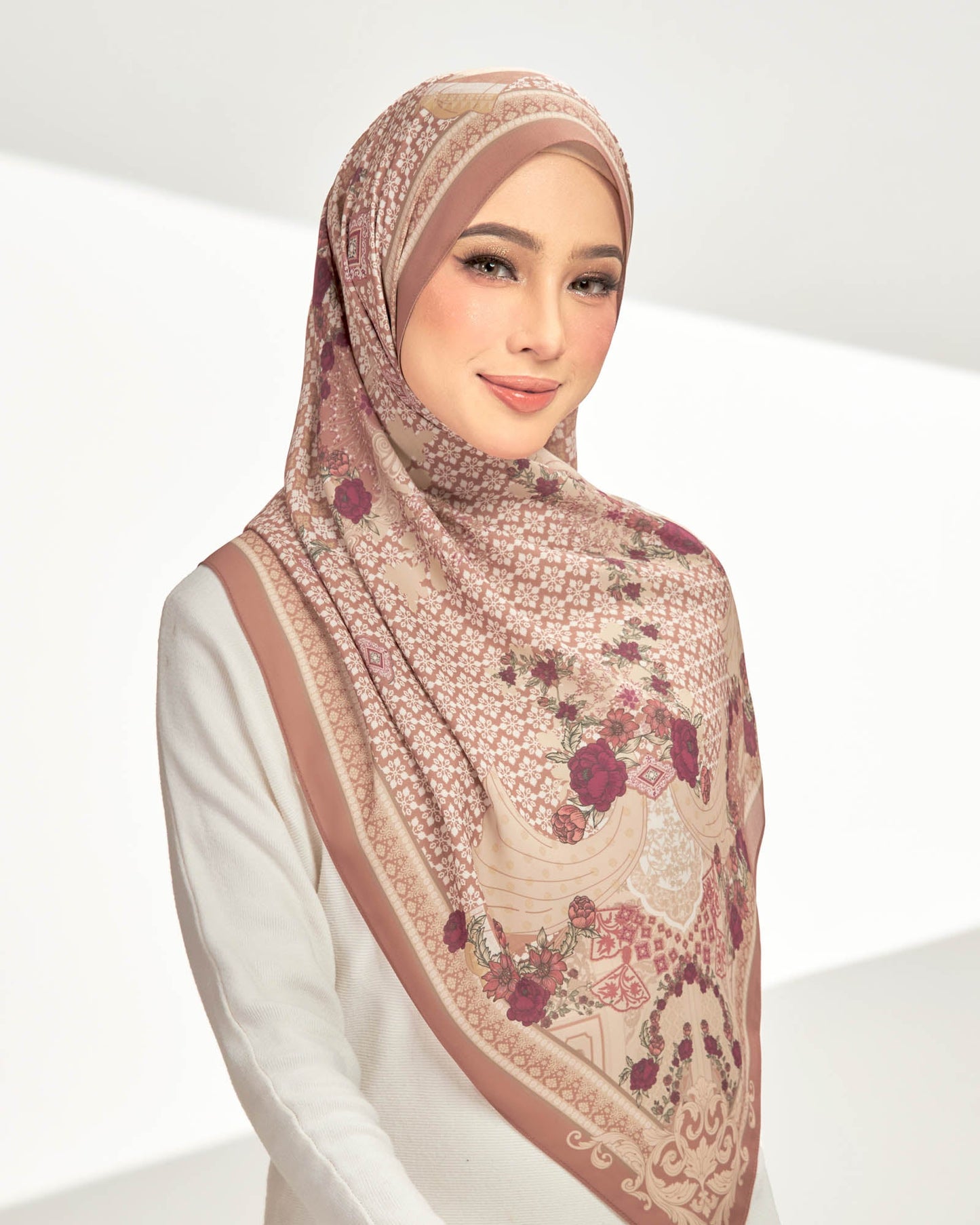 Che Siti in Widuri Brick Chiffon Shawl