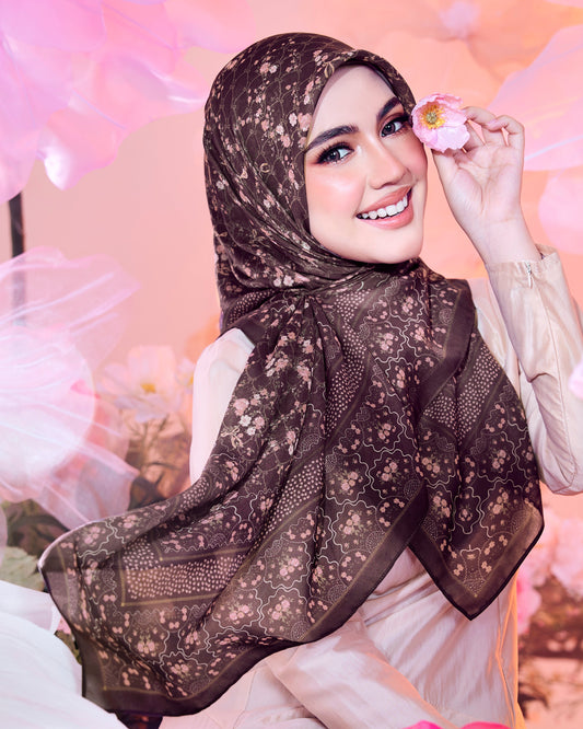 Laura in Woodsy Brown