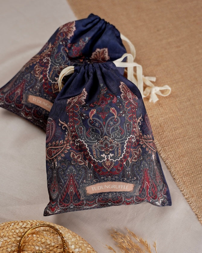 Aniesha in Mauvelyn Shawl