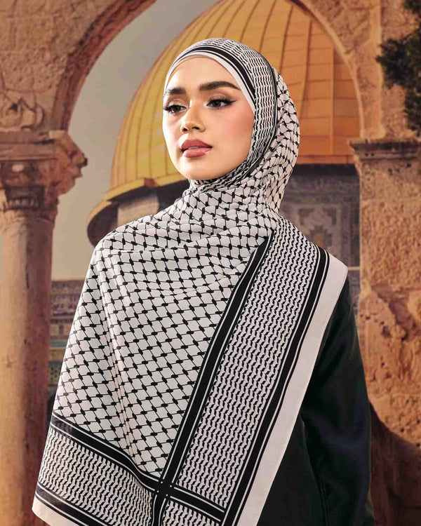Kaffiyeh in Stone Shawl